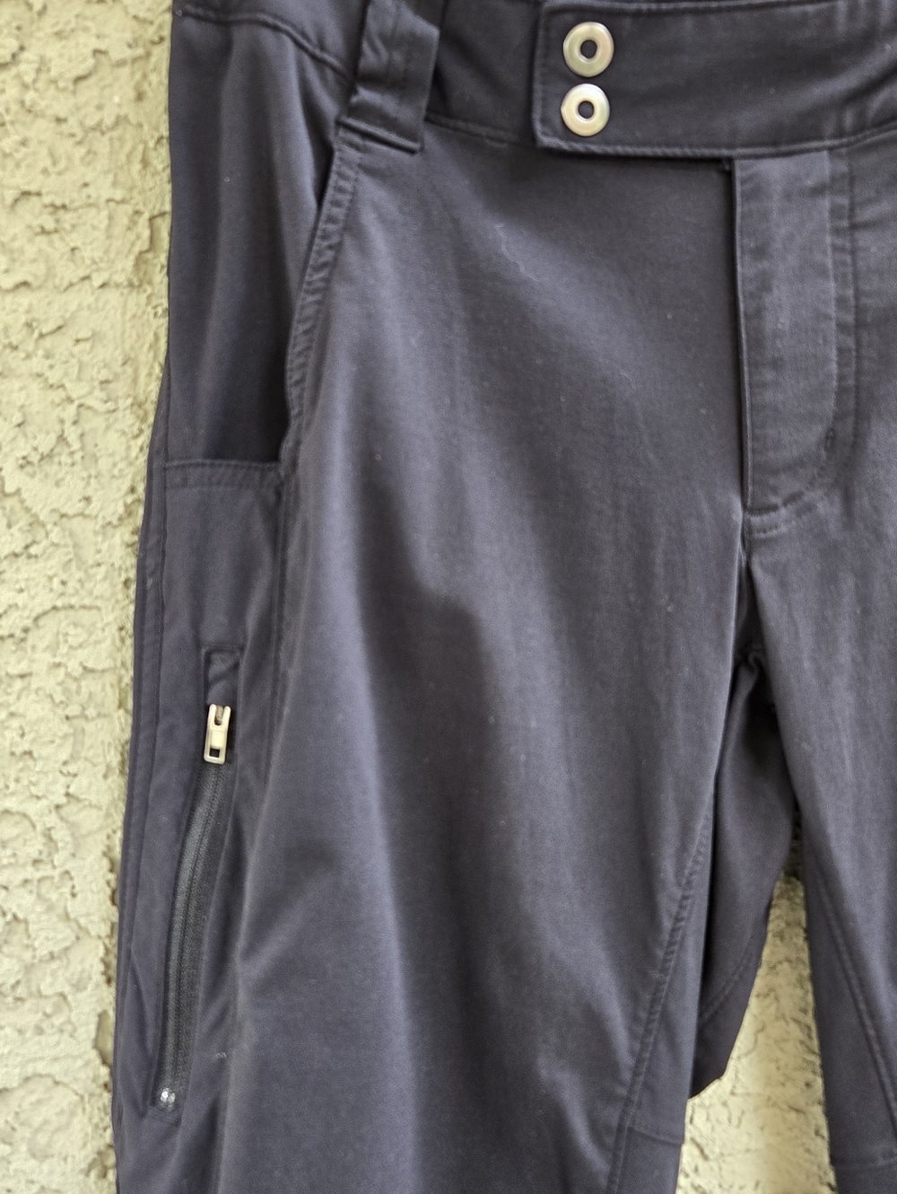 Columbia Omni Shade Black Crop Utility Capris - Picture 2 of 11